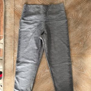 Yoga legging pants onzie grey snake print stretch